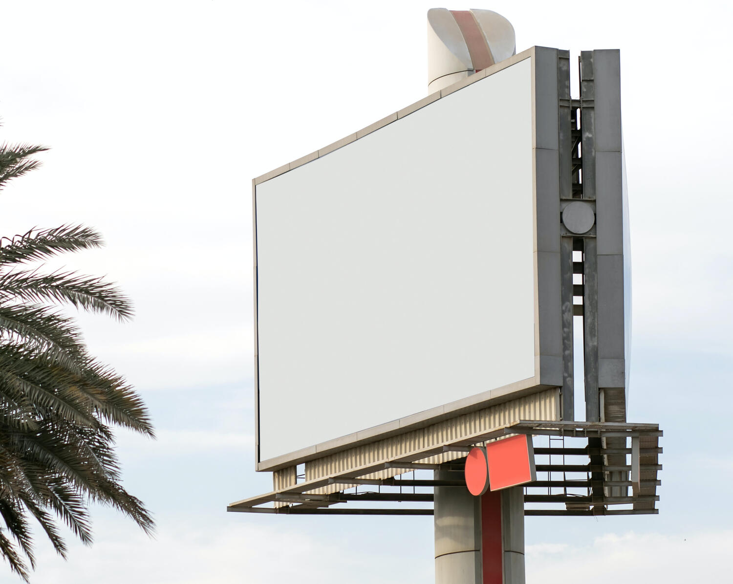 Paid Media Powering Mexico’s Next Wave Out of home media, increasingly with screens and mobile usage in Mexico illustrating the role of paid media in brand growth.