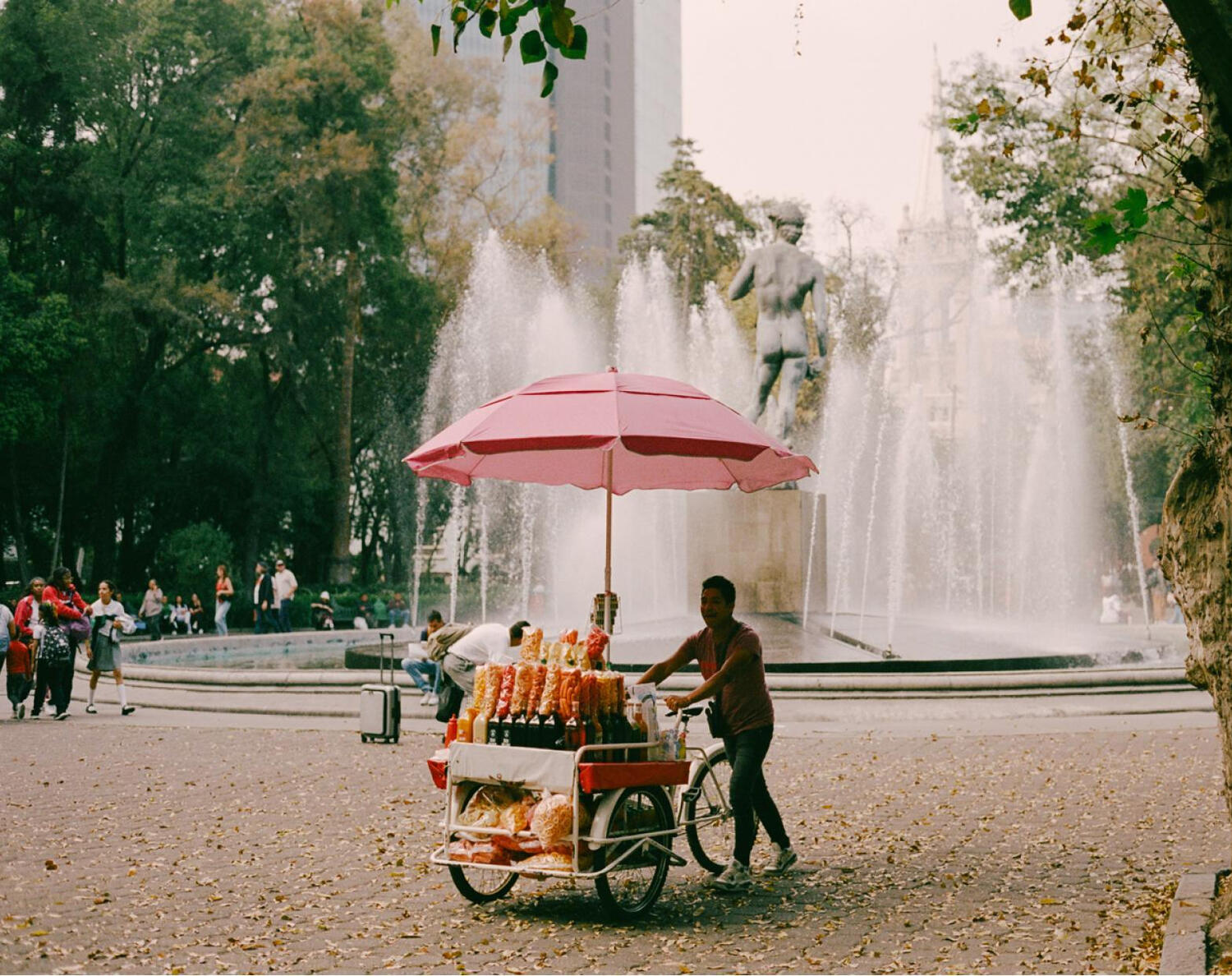Mexico: A High-Impact Market for Smart Media Investment Mexico City transit and outdoor advertising environment highlighting high-frequency audience exposure.